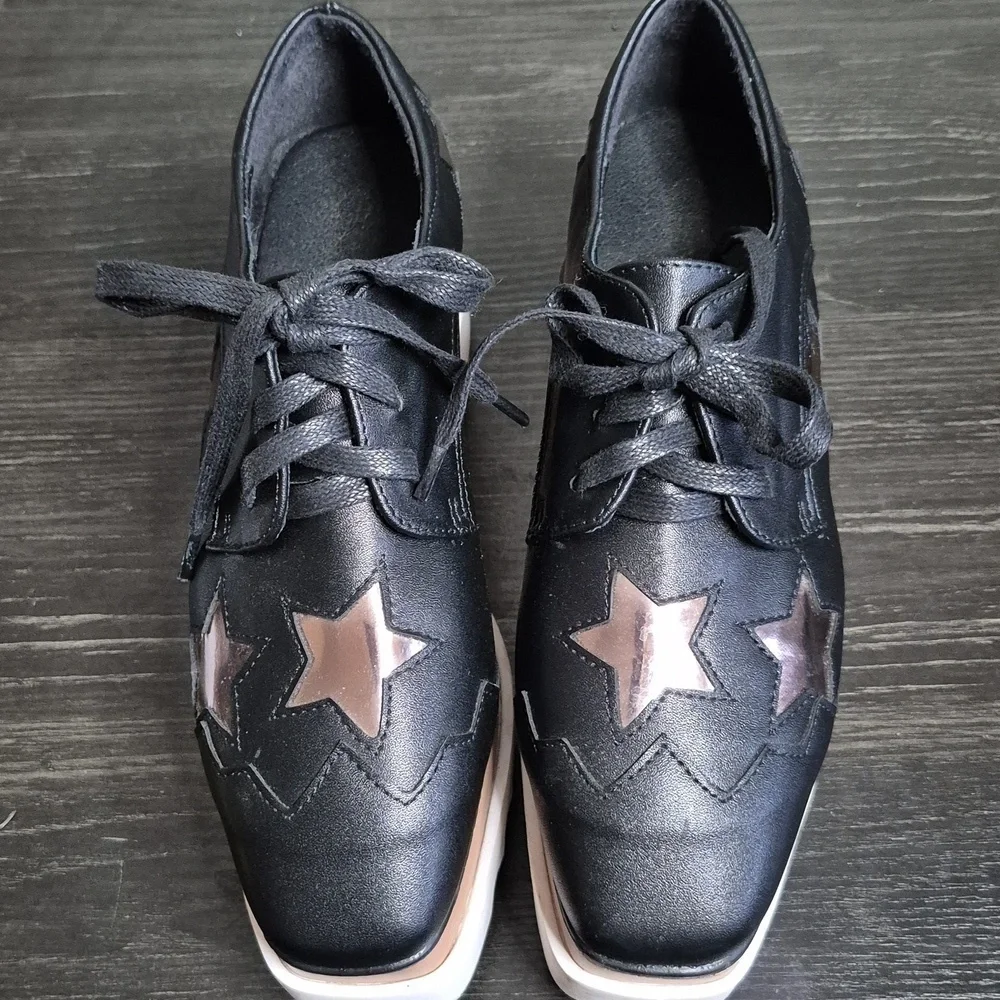 Stylish Black and Gold Women's Platform Shoes, Black w Silver Stars Sz 37(6.5)